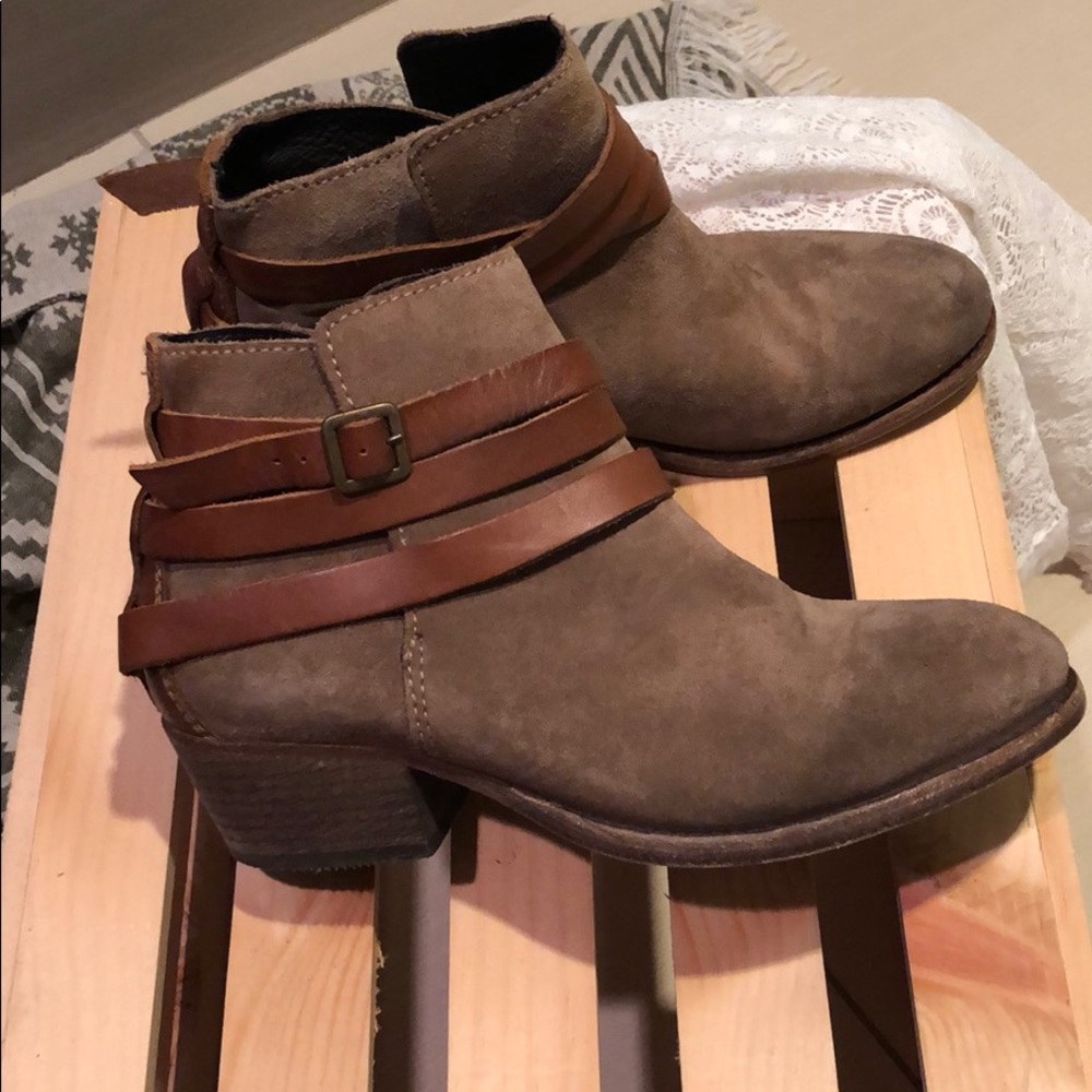 Hand Crafter Ankle Boots (Portugal)